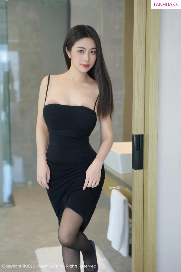   [XiuRen]高清写真图 2025.03.26 No.10070 玉晨 黒色吊带第12张图片
